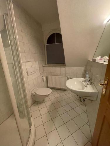 Bathroom, Hotel und Restaurant Gruner Hahn in Elsenfeld