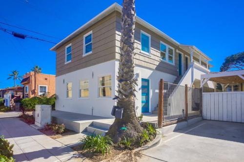 Ocean Beach Retreat 2BR Newly Remodeled, 2 Blocks to Sand and Shops