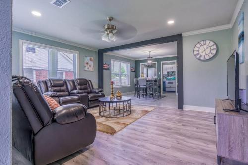 MIKA SPRINGS Beach Inspired Home! in Memphis, USA