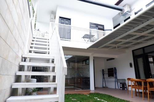 Blue Villa in Gunung Samarinda