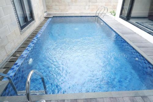 Плувен басейн, Blue Villa in Gunung Samarinda