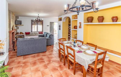 Lovely Home In Caete La Real With Outdoor Swimming Pool