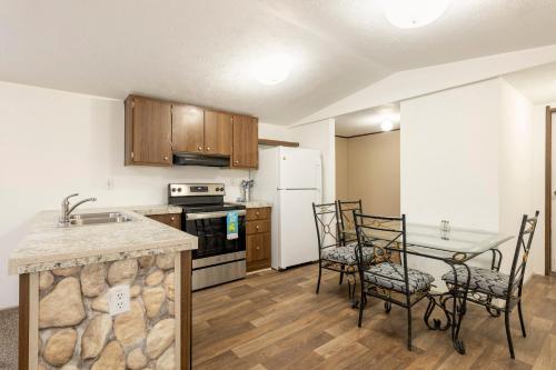 Gorgeous 3BR Guest House - Near COTA F1s & Airport