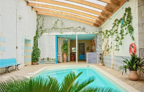 Amazing home in Port Ste Foy et Ponch, with 5 Bedrooms, WiFi and Indoor swimming pool