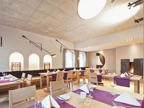 Restorāns, Hotel & Restaurant Zur Glocke in Hochstadt an der Donau