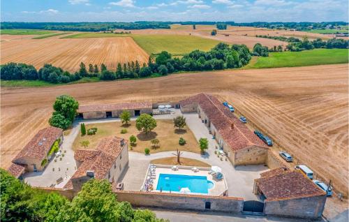 Eksterijer hotela, Awesome Home In Juicq With Outdoor Swimming Pool, Wifi And 2 Bedrooms in Saint Hilaire De Villefranche