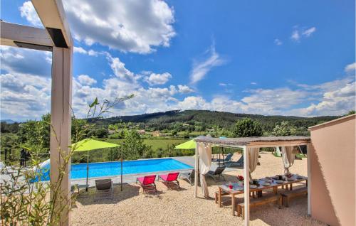 Úszómedence, Nice Home In La Chap Sous Aubenas in Lachapelle-sous-Aubenas