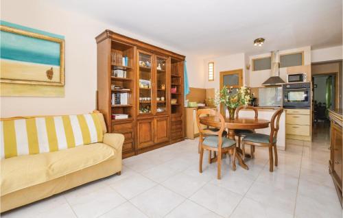 Awesome Apartment In Pianottoli Caldarello With Kitchen