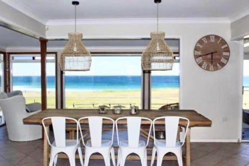 Beachfront Holiday Home with Late checkout