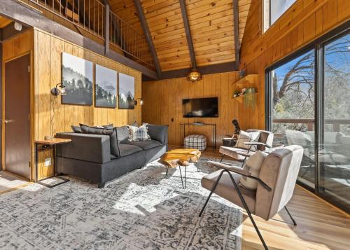 Hygge Haus Sequoia - Large Private Cabin w Views
