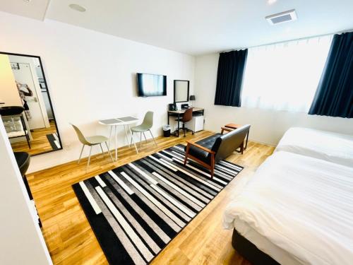 room detail thumbnail 1