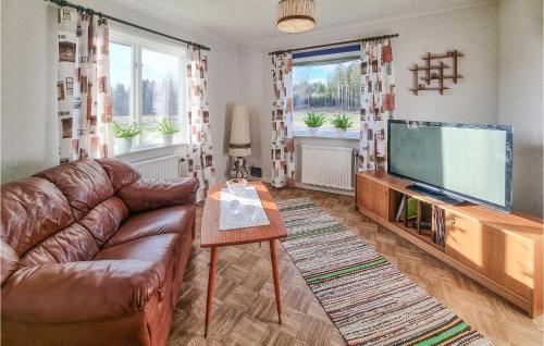 3 Bedroom Lovely Home In Bullaren in Bullaren