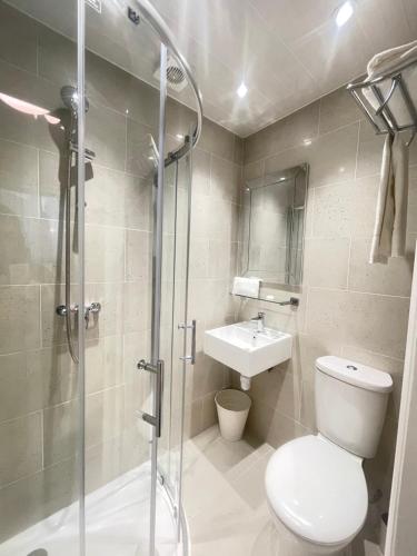 Lords Hotel - image 5