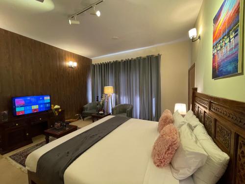 1 double bed, 1 twin bed