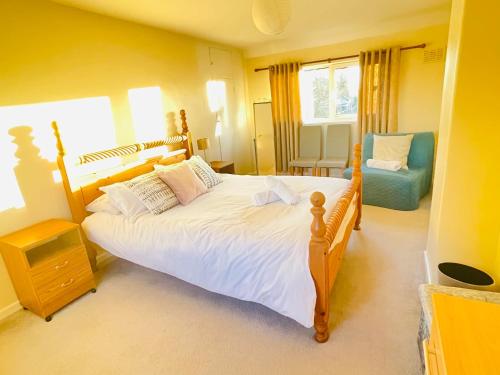 St Ives, King Bed Cosy home, parking, fast Wi Fi gîte à louer Old Hurst