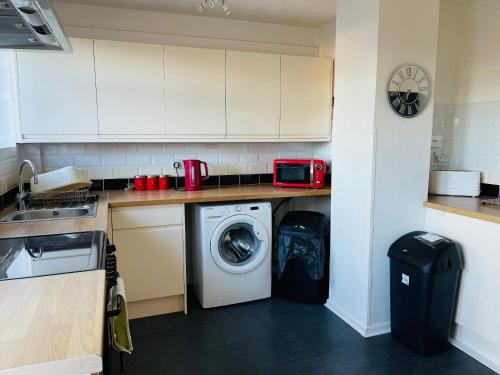 St Ives, King Bed Cosy home, parking, fast Wi Fi