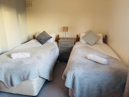 St Ives, King Bed Cosy home, parking, fast Wi Fi