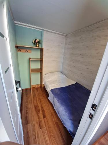 1 twin bed