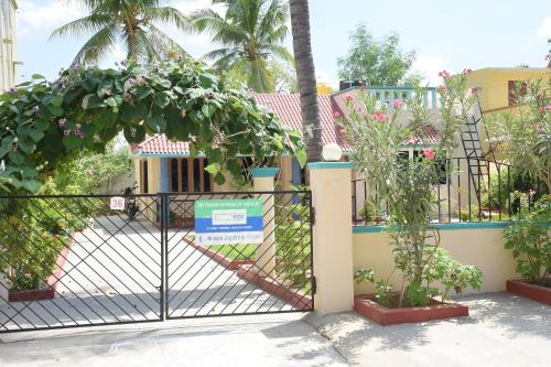 BRUNDHA HOMESTAY Villa with Garden