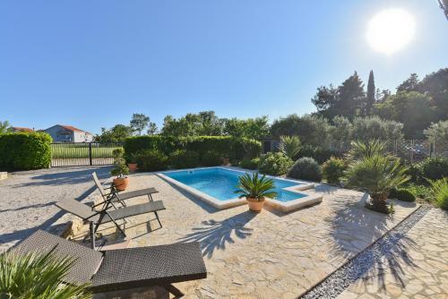 Holiday Home Taraš (Holiday Home Taras) in Smilcic