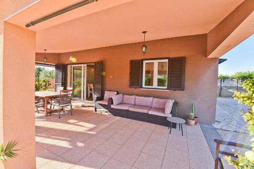 Holiday Home Taraš (Holiday Home Taras) in Smilcic
