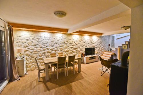 Holiday Home Taraš (Holiday Home Taras) in Smilcic