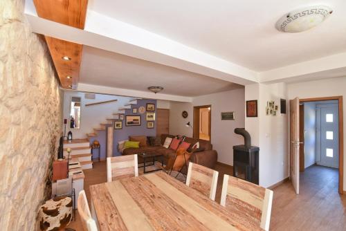Holiday Home Taraš (Holiday Home Taras) in Smilcic