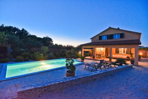 Holiday Home Taraš (Holiday Home Taras) in Smilcic