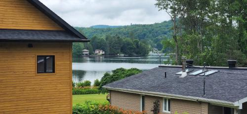 Le Nid doré sur le lac (Golden Nest on the lake)