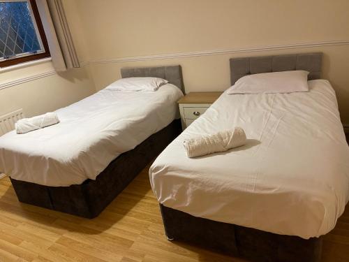 Super King Bed Suite, Executive office, fast WiFi, free parking