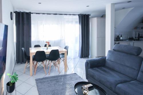 ALFA Stuttgart 3Zi-Maisonette 6 Personen Zuffenhausen nahe Porsche & Bosch l WIFI & SmartTV I 3BR 4 Beds I Kitchen I Bathroom & WC, Штутгарт (фото 10)