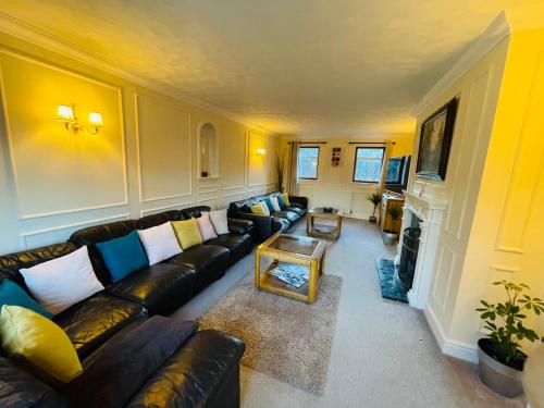 Super King Bed Suite, Executive office, fast WiFi, free parking