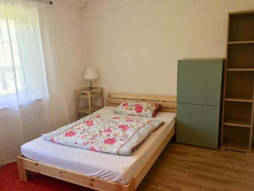 Mayen, Im Möhren, Privatzimmer Nr2, Waldrand, nähe Nürburgring & Burg Eltz, Gemeinschaftsbad - Accommodation - Mayen