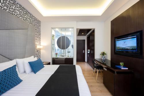 room detail thumbnail 1