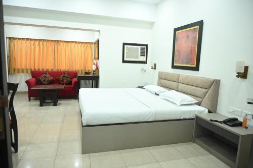 ELGIN SUITES