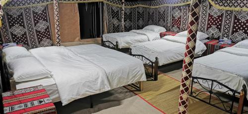 5 twin beds