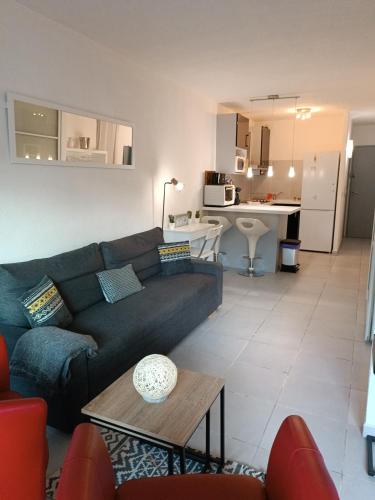 Le Corinthe studio apartment - Tap to explore photos
