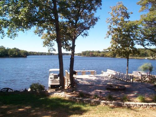 . O'Brist Lakehouse on Centralia Lake