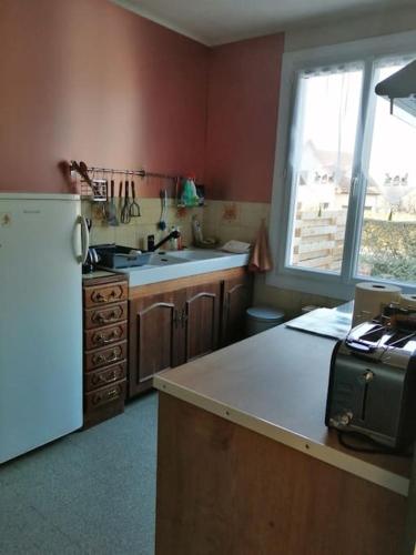 virtuve, Maison au calme à 5 minutes du centre-ville 2 nuitées minimum (Maison au calme a 5 minutes du centre-ville 2 nuitees minimum) in Saint-Pourcain-sur-Sioule