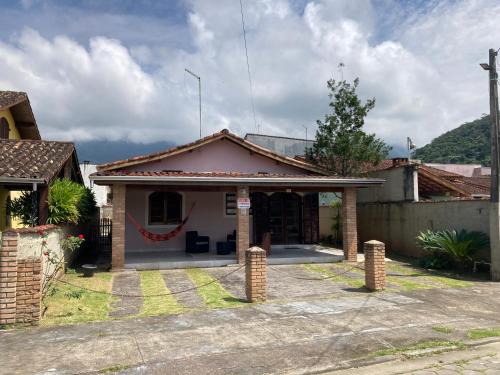 Casa Terrea com Piscina e Internet - Ar Opcional