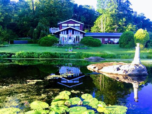 Lake Moc A Tek Inn