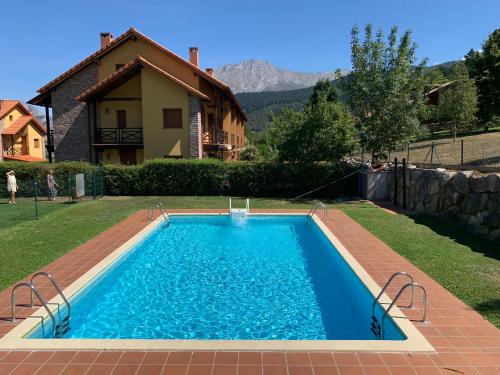 "CHALET A ESTRENAR" MIRADOR DE LA VENTOSA-Potes in Cillorigo De Liebana