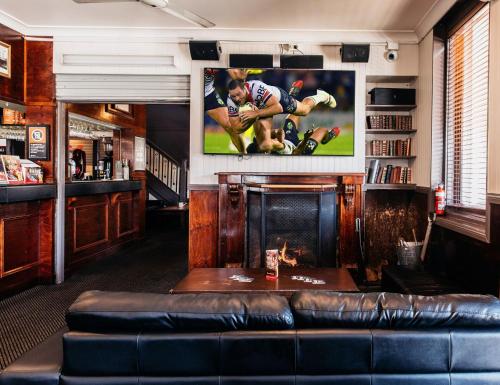 ห้องส่วนกลางสำหรับนั่งเล่น/ดูทีวี, Family Hotel in แบทเธอสท์