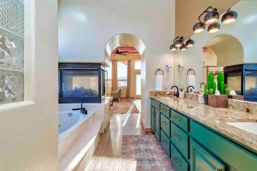 New Mexico Style Home, Stunning Views & Sunrise in Rio Rancho, USA