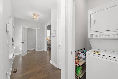 Beautiful Home with Lake and Marina Access, Firepit, Golf Cart Included