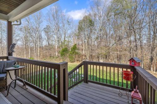Beautiful Home with Lake and Marina Access, Firepit, Golf Cart Included