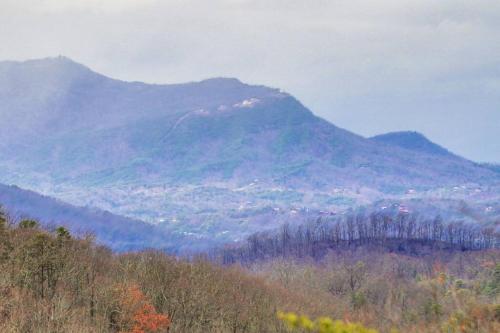 Rustic Cabin in Sevierville, USA