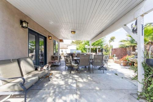 Amazing BBQ POOl home at center of LA美式四房大地泳池烧烤区美屋 in 奇諾崗