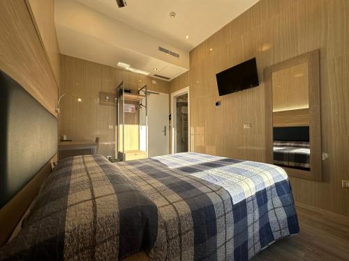 Hotel Midway – Milan, DC