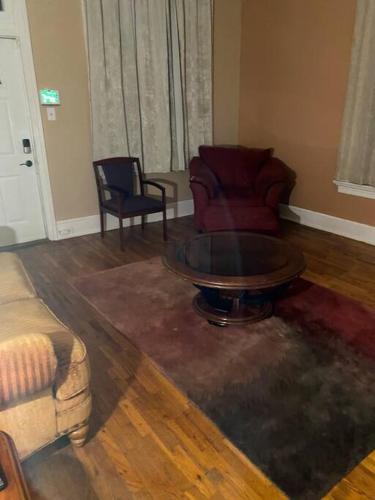 Cozy home 3 BR 5 beds private yard in Cincinnati, USA
